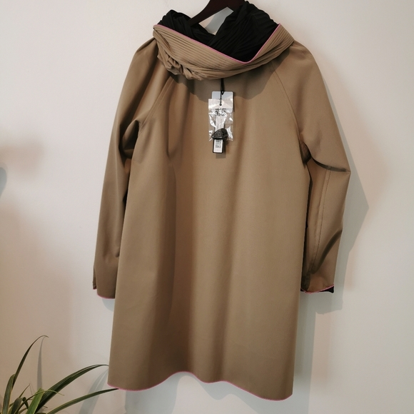 NEW with tags Ubu reversible rain jacket black and neutral with pink accents - Picture 13 of 16